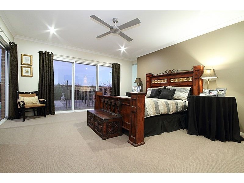 4 Kauri Pine Close, Moggill QLD 4070