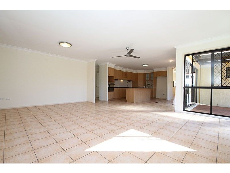 2 Wandi Close, Riverhills QLD 4074