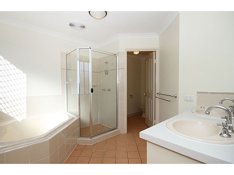 2 Wandi Close, Riverhills QLD 4074