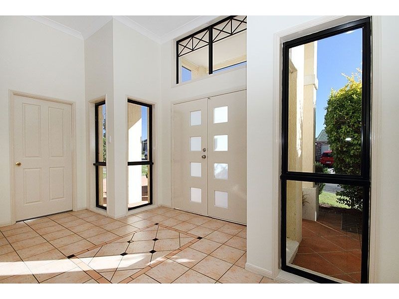 2 Wandi Close, Riverhills QLD 4074