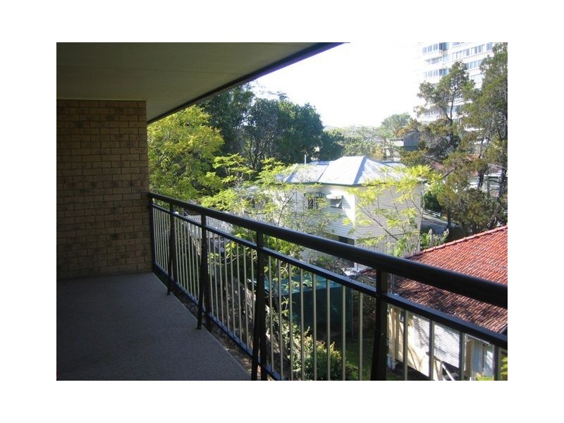 4/15 Burton Street, Indooroopilly QLD 4068