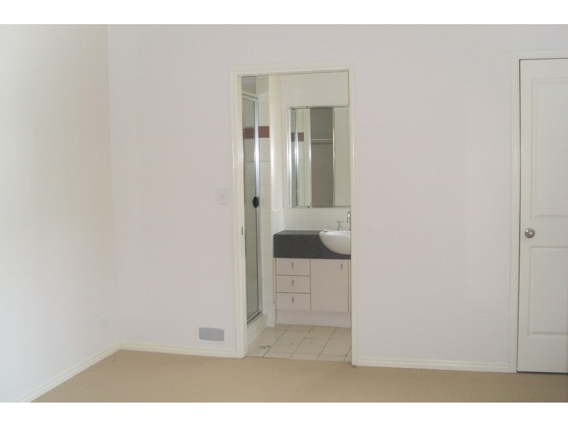 1/46 Lambert Road, Indooroopilly QLD 4068