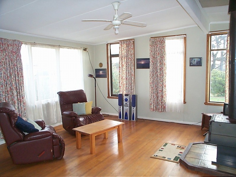 8 Blackwood Street, Grassy TAS 7256