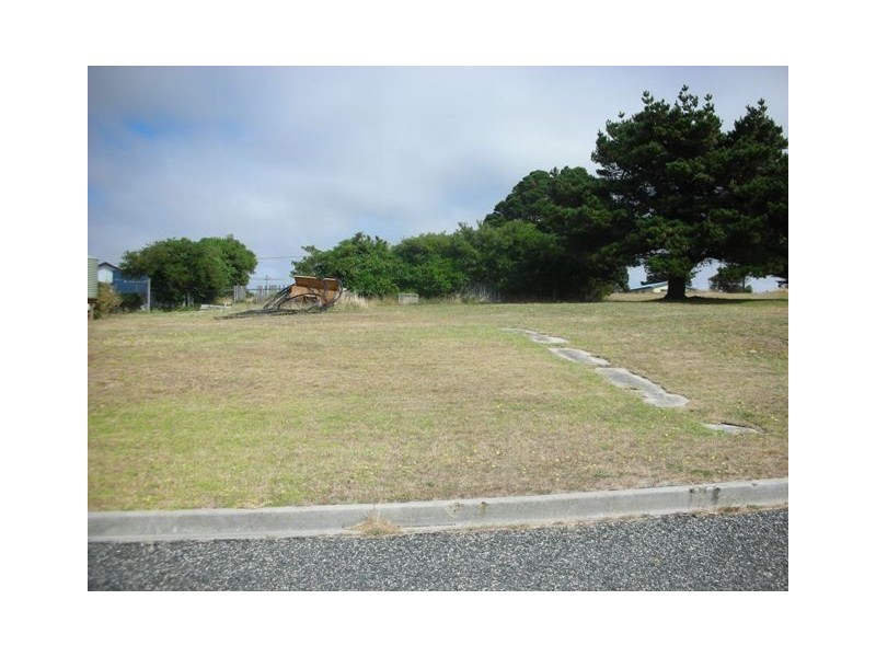 22 Sassafras Street, Grassy TAS 7256