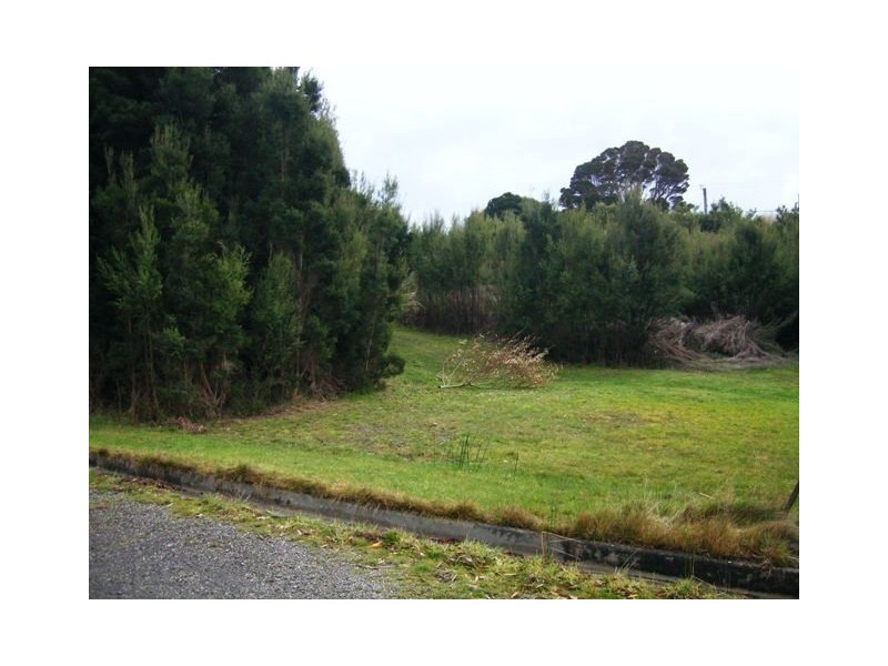 7 Currie Road, Grassy TAS 7256