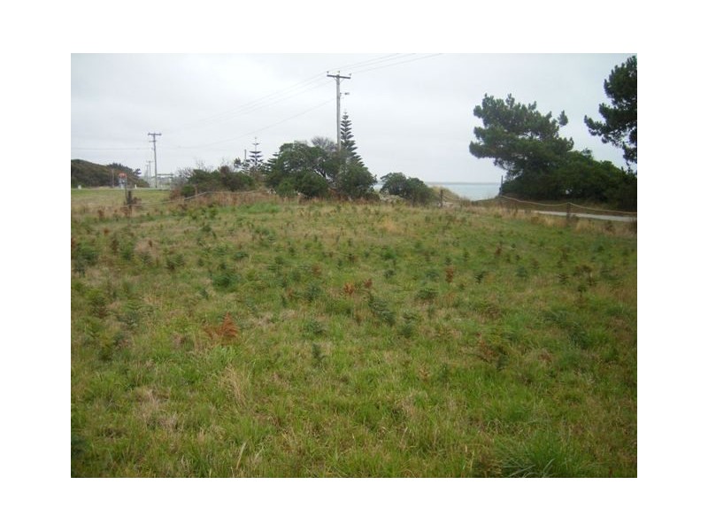 1 Esplanade, Naracoopa TAS 7256