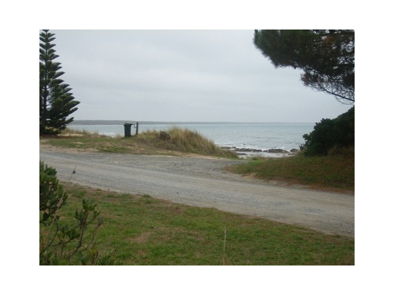 1 Esplanade, Naracoopa TAS 7256