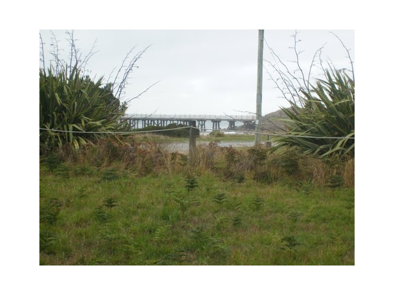 1 Esplanade, Naracoopa TAS 7256