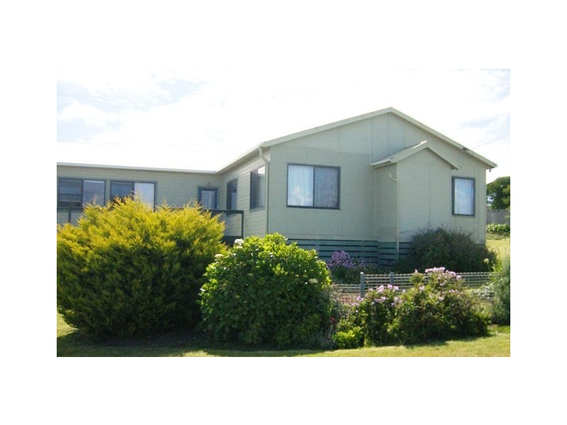 14 Myrtle Street, Grassy TAS 7256