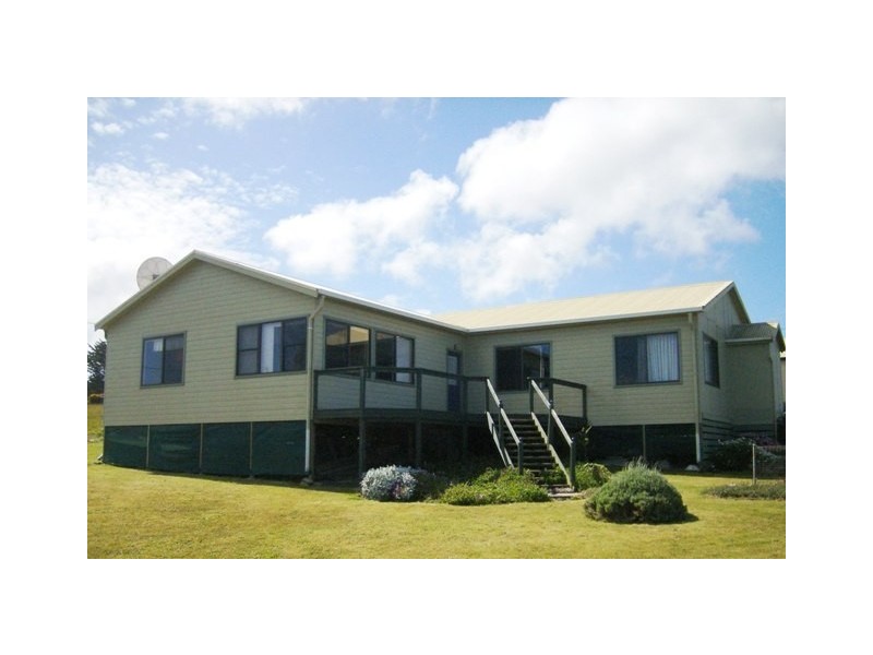 14 Myrtle Street, Grassy TAS 7256