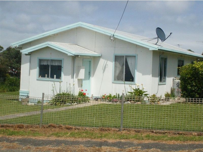16 Waratah Street, Grassy TAS 7256