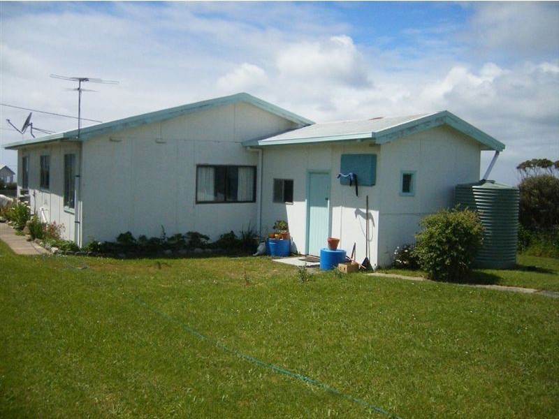 16 Waratah Street, Grassy TAS 7256