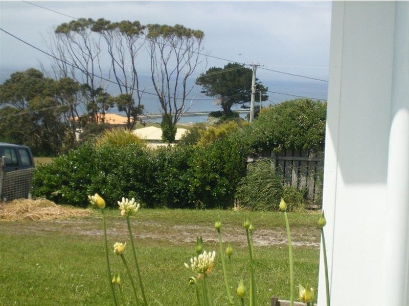 16 Waratah Street, Grassy TAS 7256