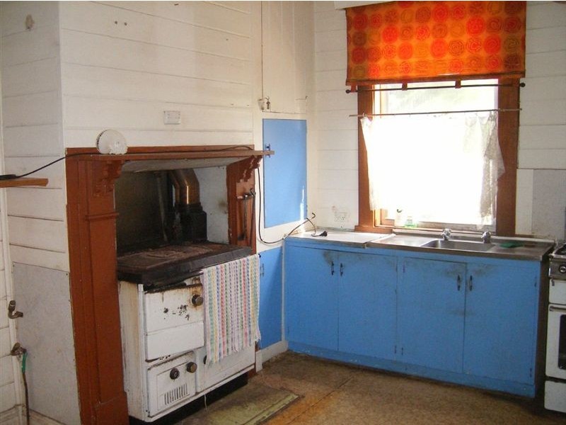 5 Forrest Street, Naracoopa TAS 7256