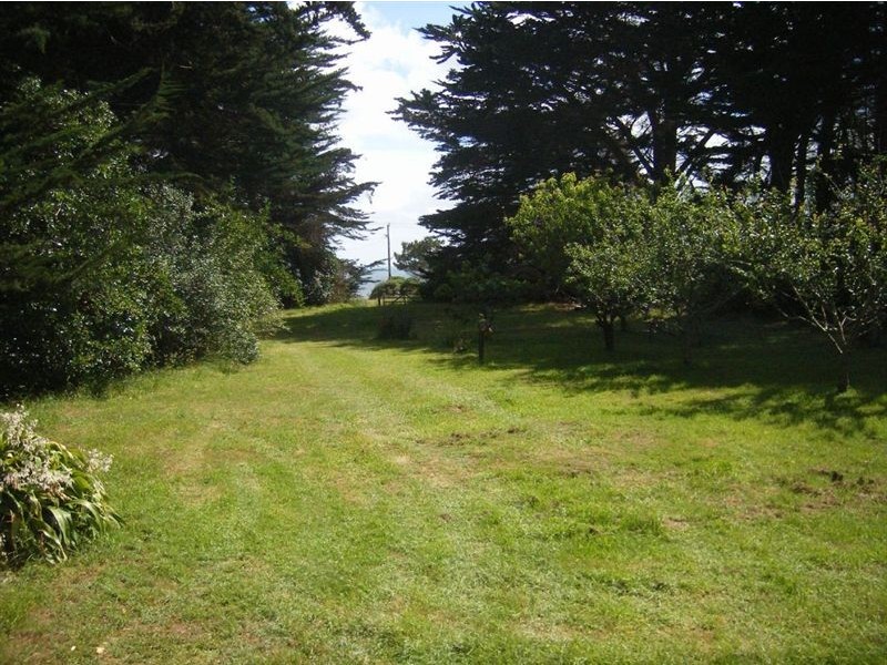 5 Forrest Street, Naracoopa TAS 7256