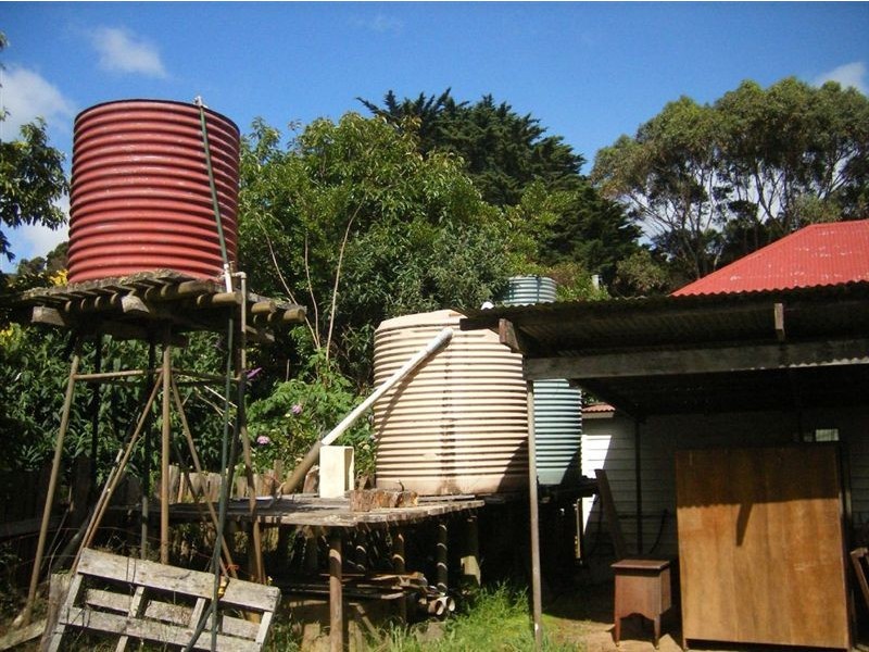 5 Forrest Street, Naracoopa TAS 7256