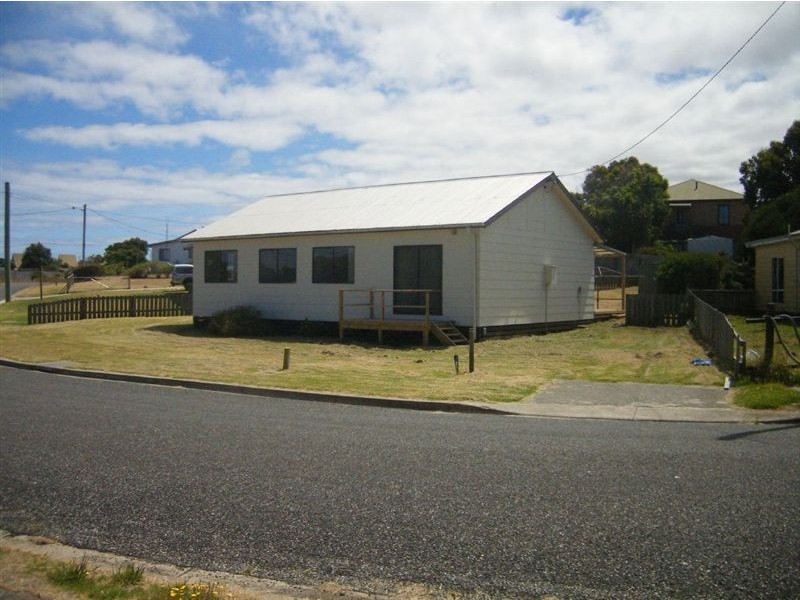7 Ross Avenue, Currie TAS 7256