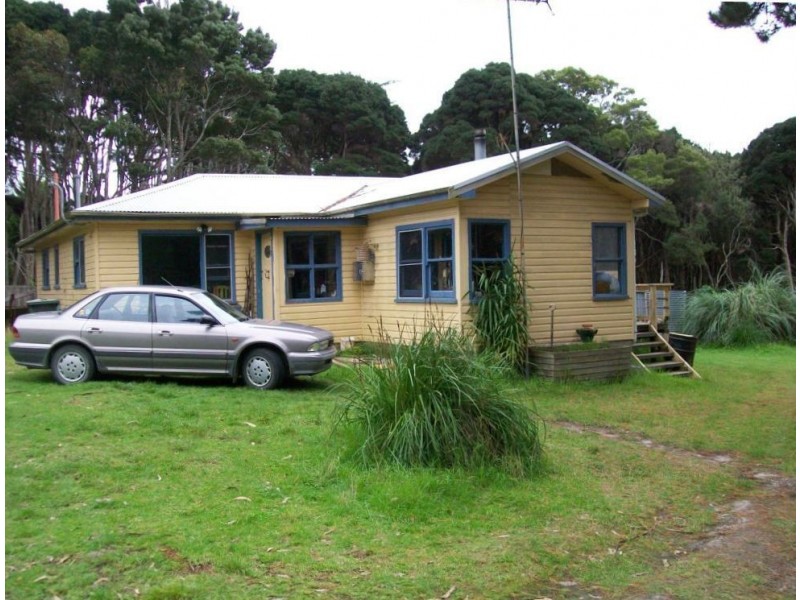 120 The Esplanade, Naracoopa TAS 7256