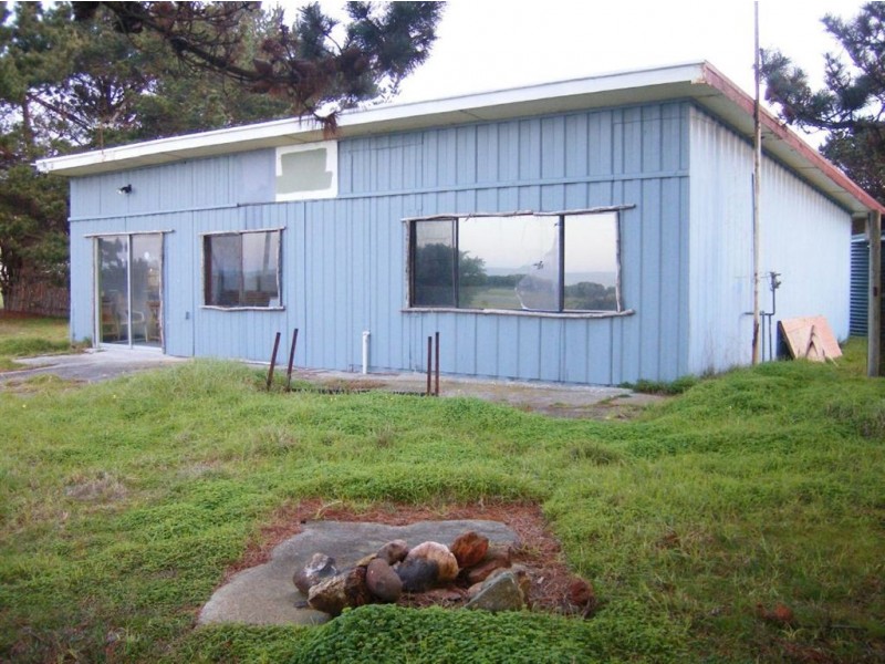 6 The Esplanade, Naracoopa TAS 7256