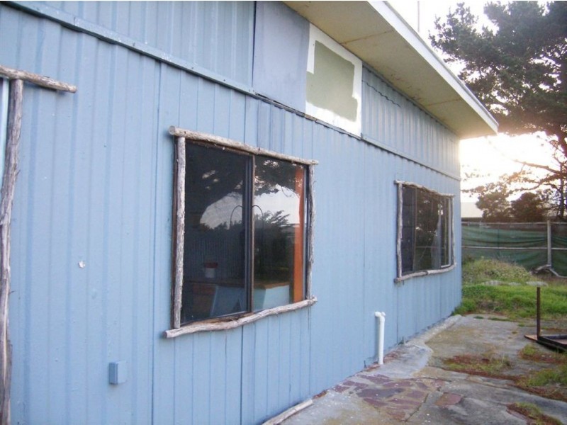 6 The Esplanade, Naracoopa TAS 7256