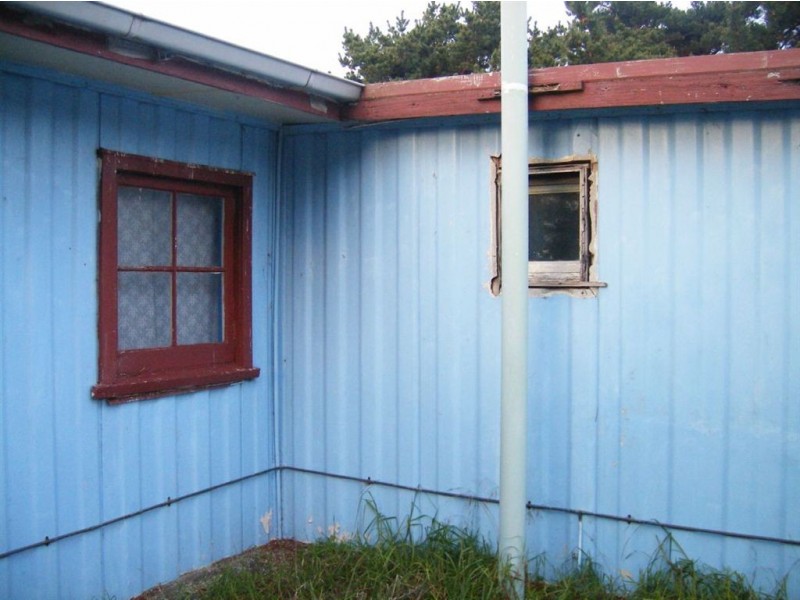 6 The Esplanade, Naracoopa TAS 7256