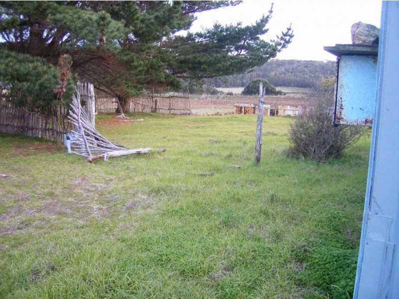 6 The Esplanade, Naracoopa TAS 7256