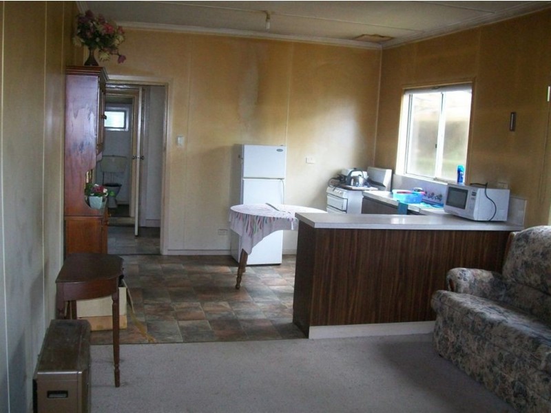 16 Sassafras St, Grassy TAS 7256