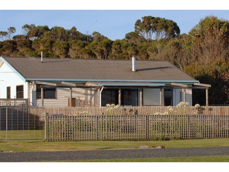 126a The Esplanade, Naracoopa TAS 7256