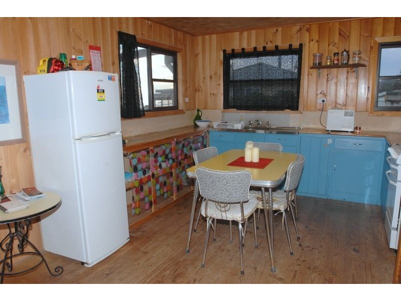 126a The Esplanade, Naracoopa TAS 7256