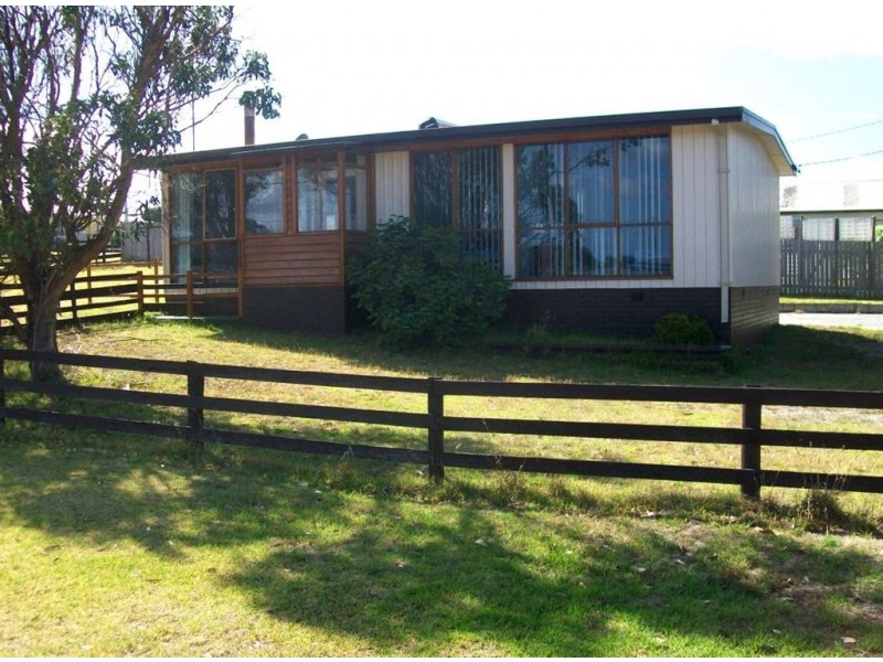 64 Main Street, Currie TAS 7256