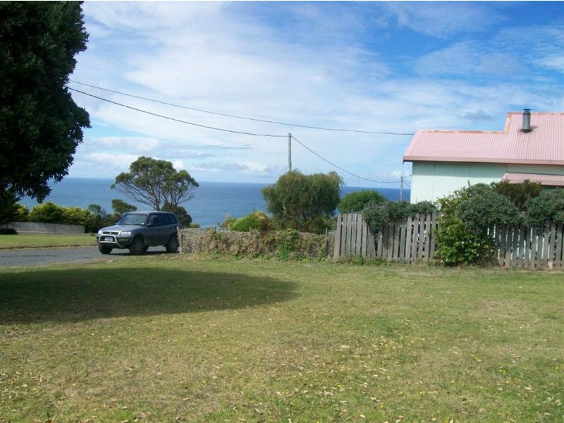 14 Sassafras Street, Grassy TAS 7256