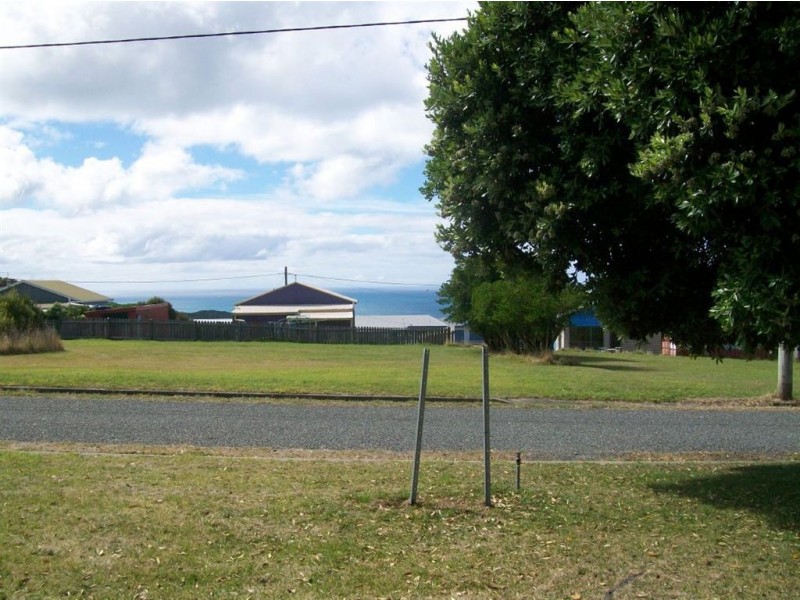 14 Sassafras Street, Grassy TAS 7256