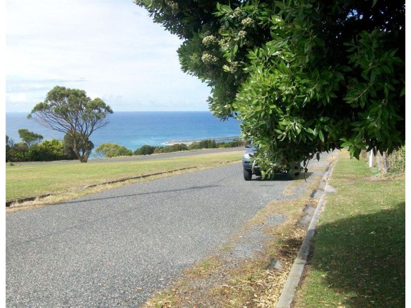 14 Sassafras Street, Grassy TAS 7256