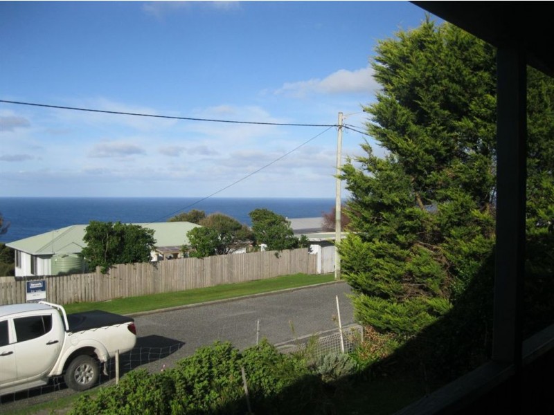 4 Myrtle Street, Grassy TAS 7256