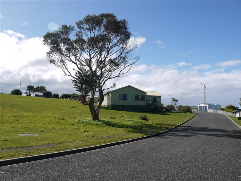 14 Myrtle Street, Grassy TAS 7256