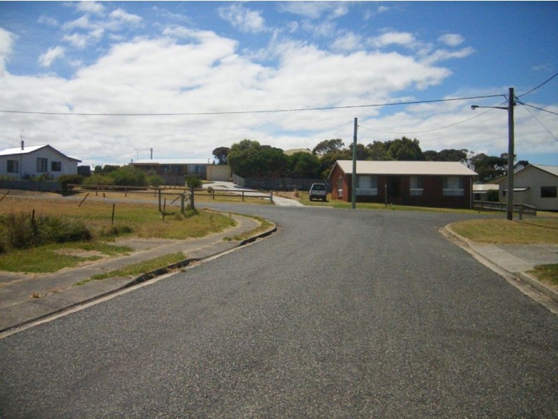 4 Curtain Avenue, Currie TAS 7256