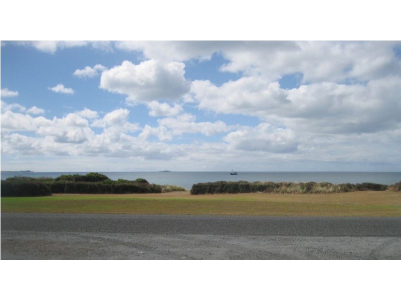 45 The Esplanade, Naracoopa TAS 7256