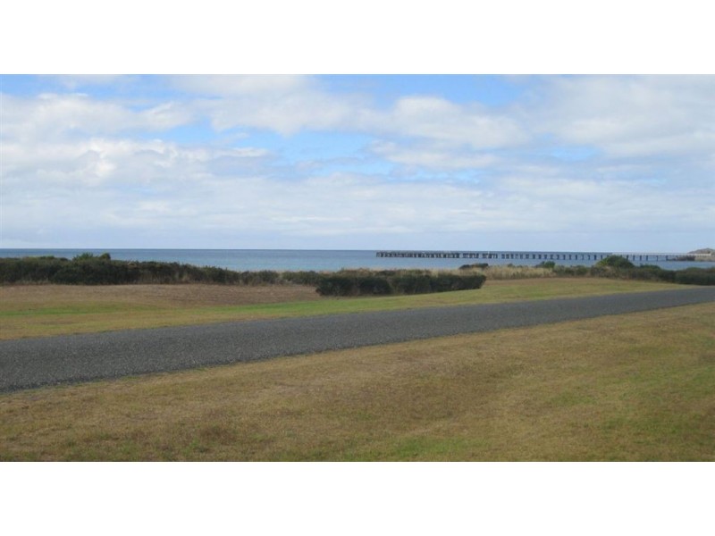 45 The Esplanade, Naracoopa TAS 7256