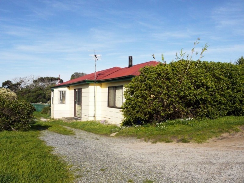 11 Beach Road, Currie TAS 7256