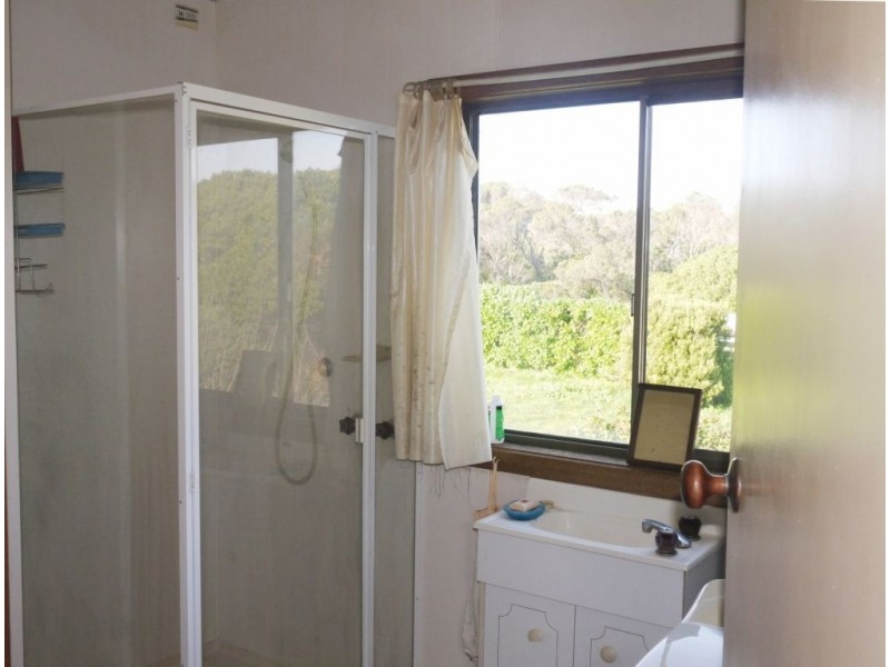 11 Beach Road, Currie TAS 7256