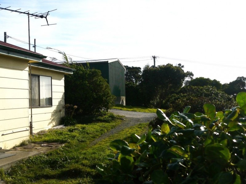 11 Beach Road, Currie TAS 7256