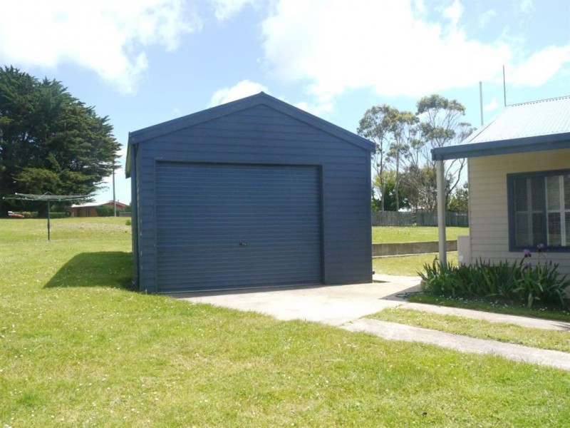15 Sassafras Street, Grassy TAS 7256