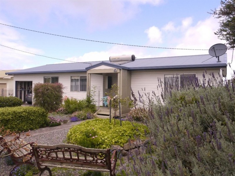 10 Currie Road, Grassy TAS 7256