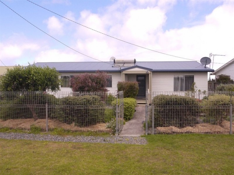 10 Currie Road, Grassy TAS 7256