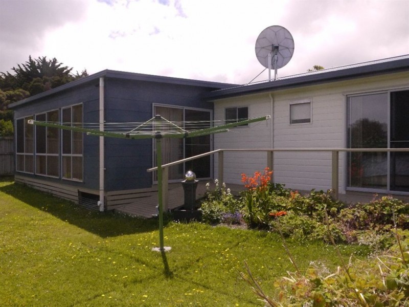 10 Currie Road, Grassy TAS 7256