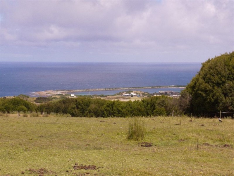 10 Currie Road, Grassy TAS 7256