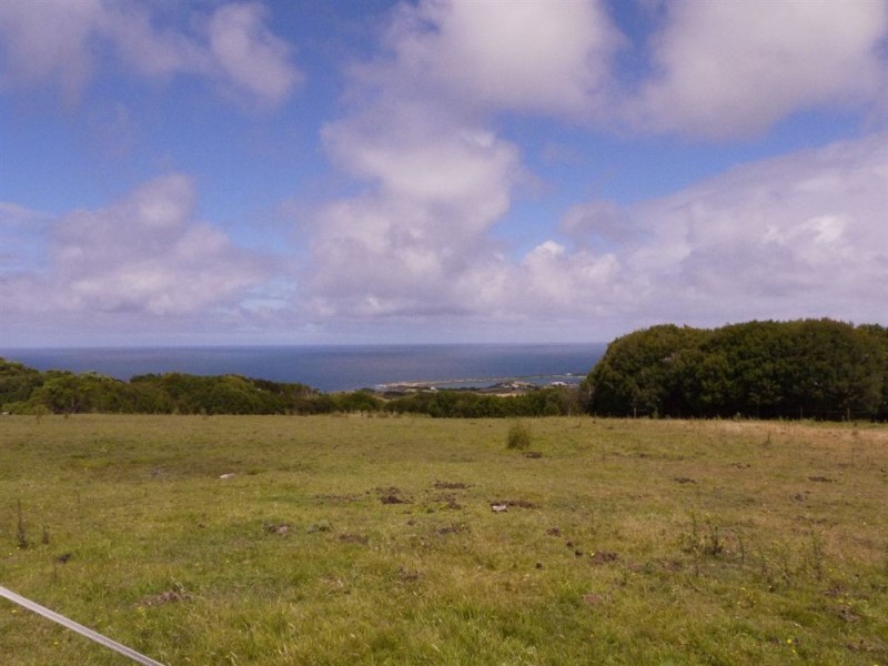 10 Currie Road, Grassy TAS 7256