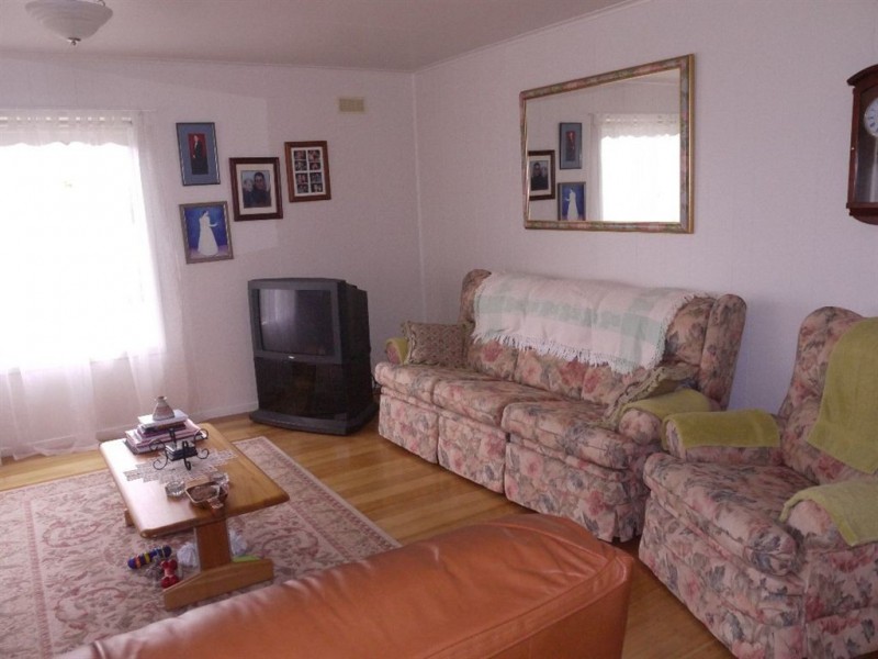 10 Currie Road, Grassy TAS 7256