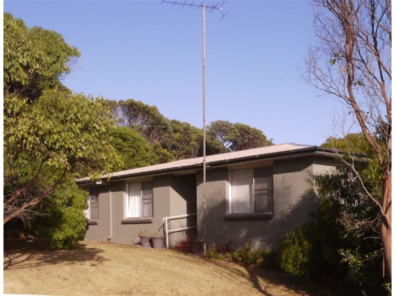 8 Beach Road, Currie TAS 7256