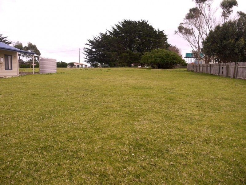 17 Sassafras Street, Grassy TAS 7256